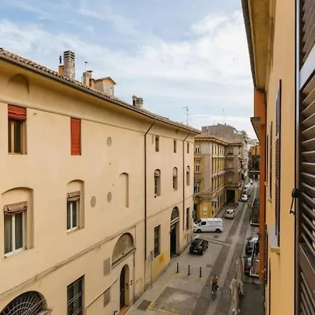 In Via Del Pratello Apartment